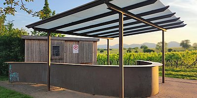 Ausschank an der Pergola in Nußdorf