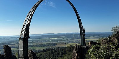 Dem Adler so nah – Sonnenaufgang am Donnersberg